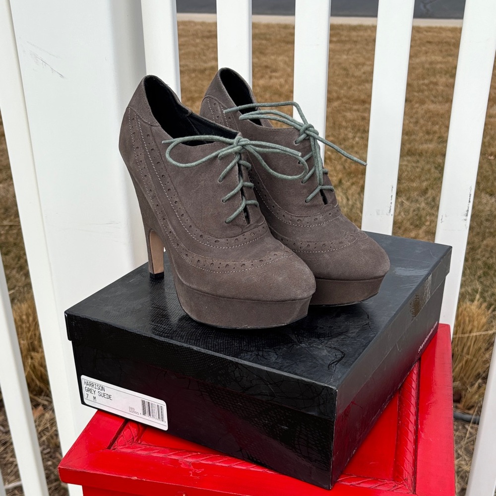 Dolce Vita Harrison Grey Suede Platform Mace Up Heels Size 7